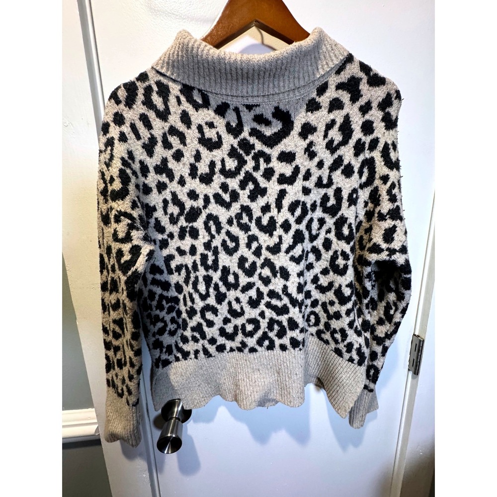 Jessica Simpson Leopard Print Mock Neck Sweater Grey Black Animal Size S